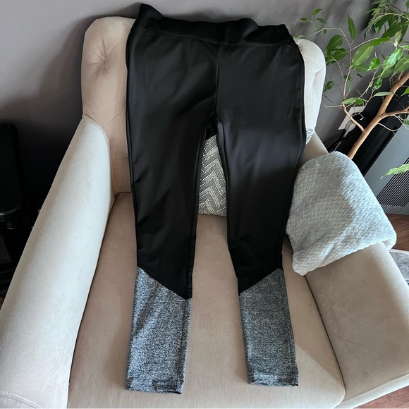Love Charm Black Gray Mesh Insert Calf Leggings Yoga Pants L/XL Nwot - Picture 1 of 6